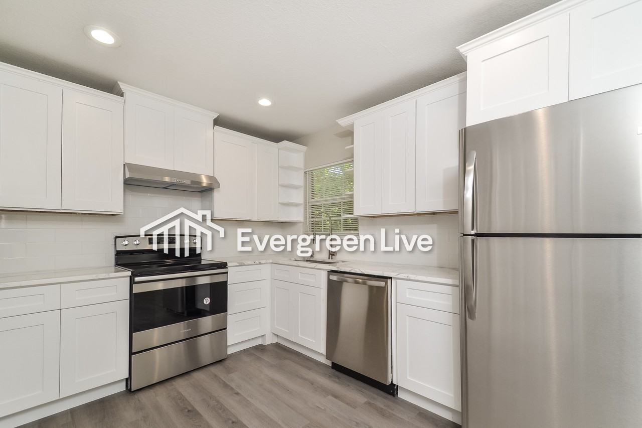 3811 Vanette Ln - Photo 5 of 19