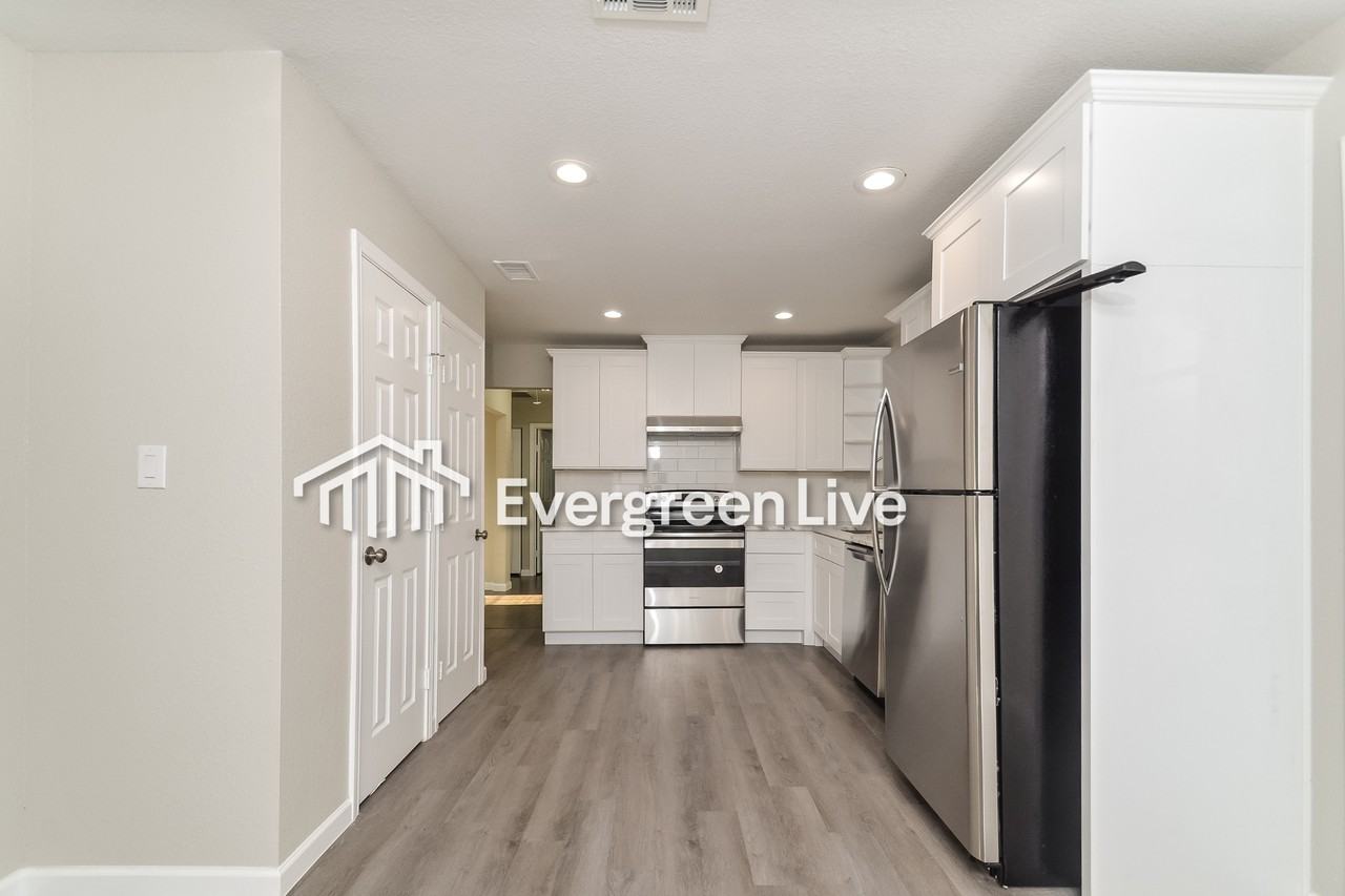 3811 Vanette Ln - Photo 4 of 19