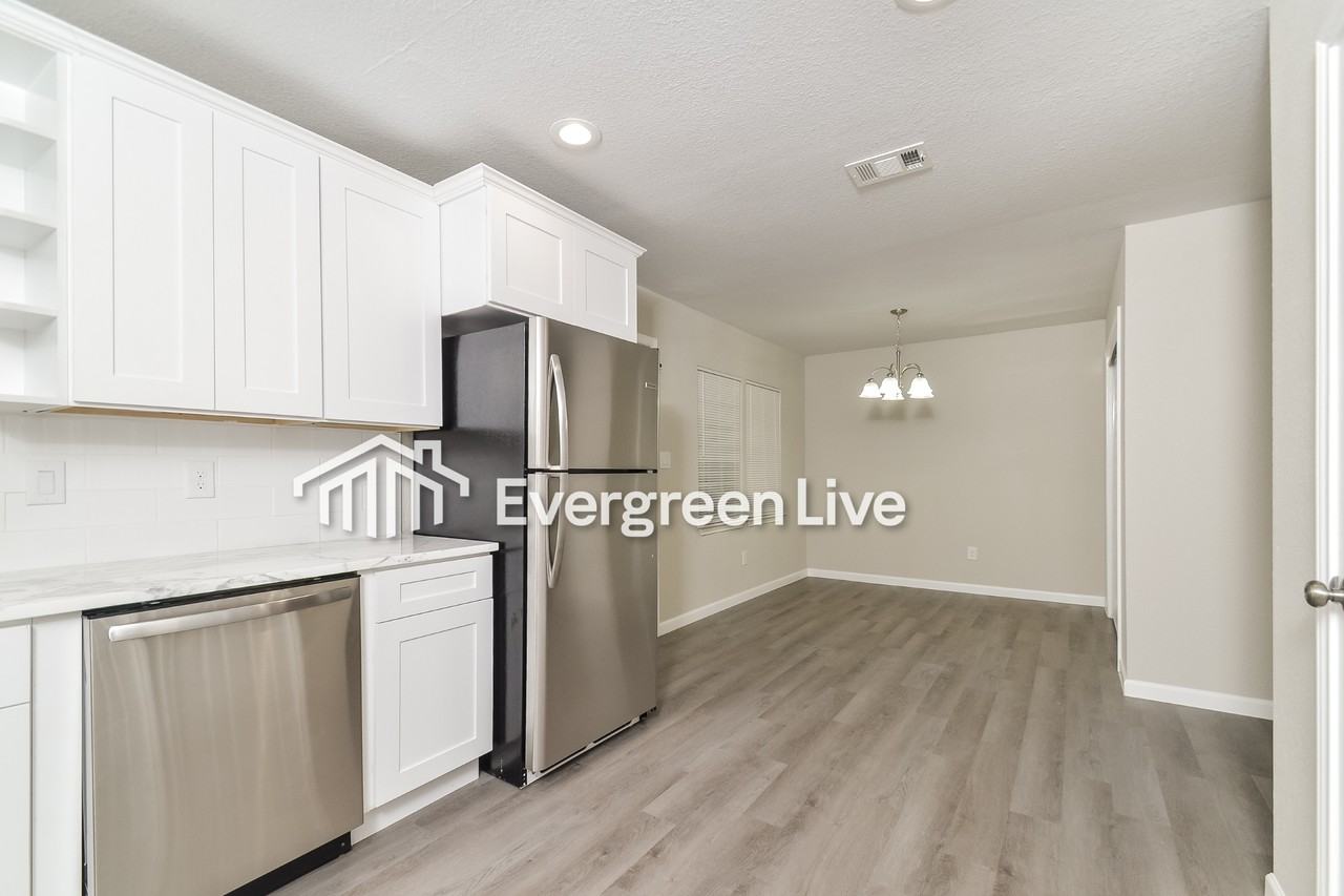 3811 Vanette Ln - Photo 6 of 19