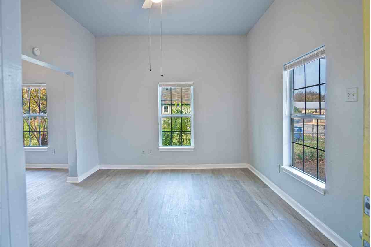 318 Vine Street - Photo 4 of 26