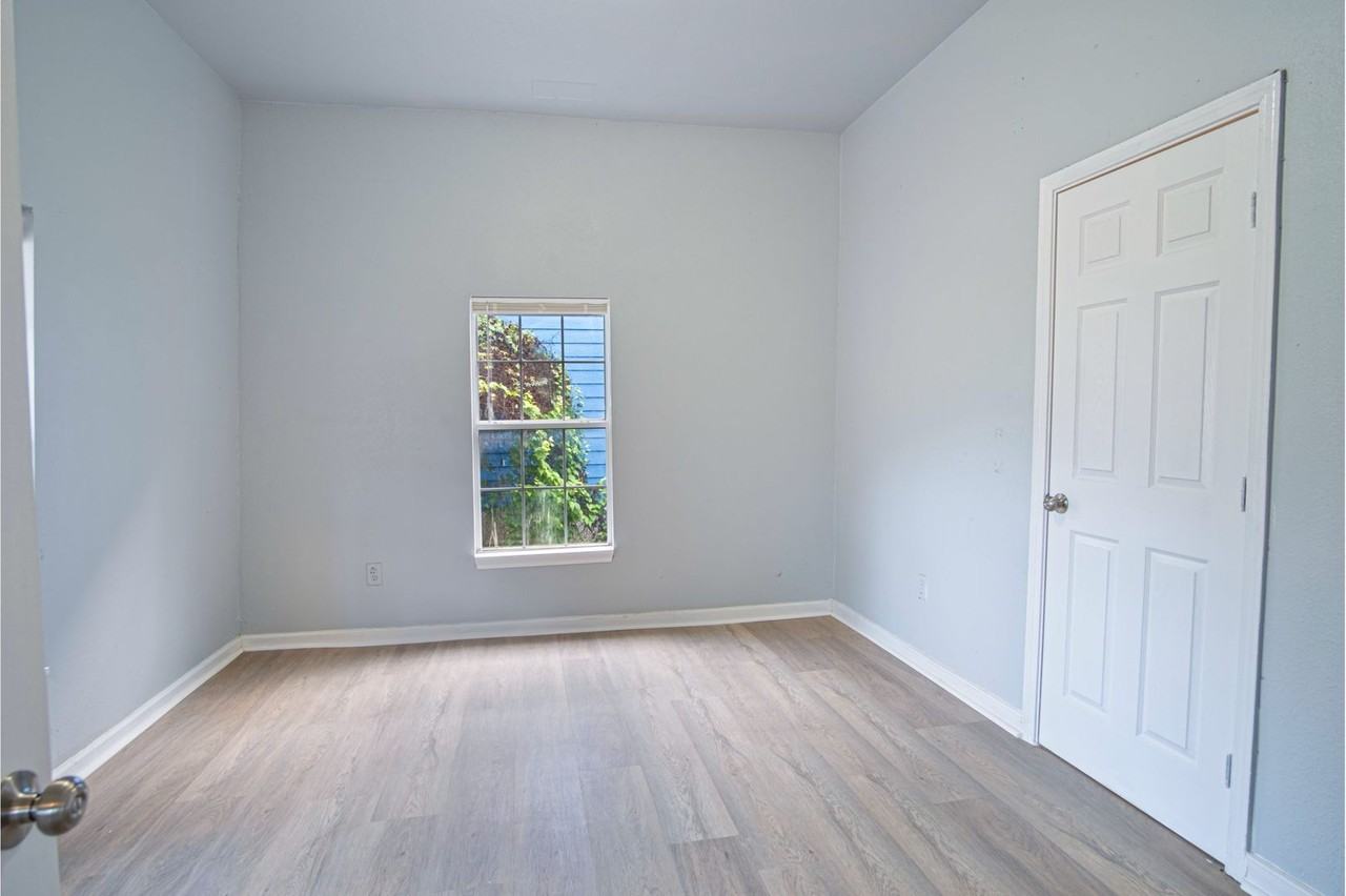 318 Vine Street - Photo 6 of 26