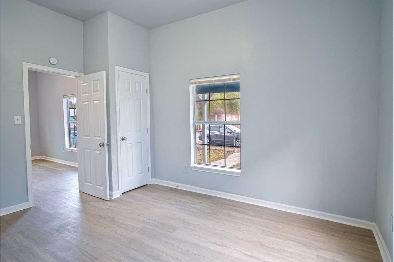 318 Vine Street - Photo 7 of 26