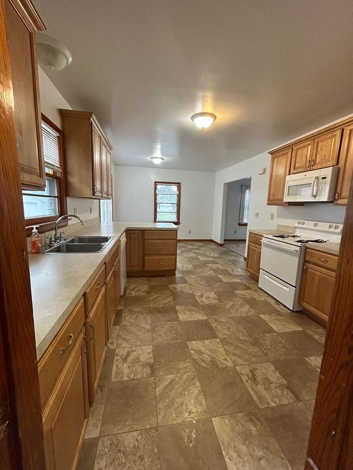 926 E Main St - Photo 3 of 13