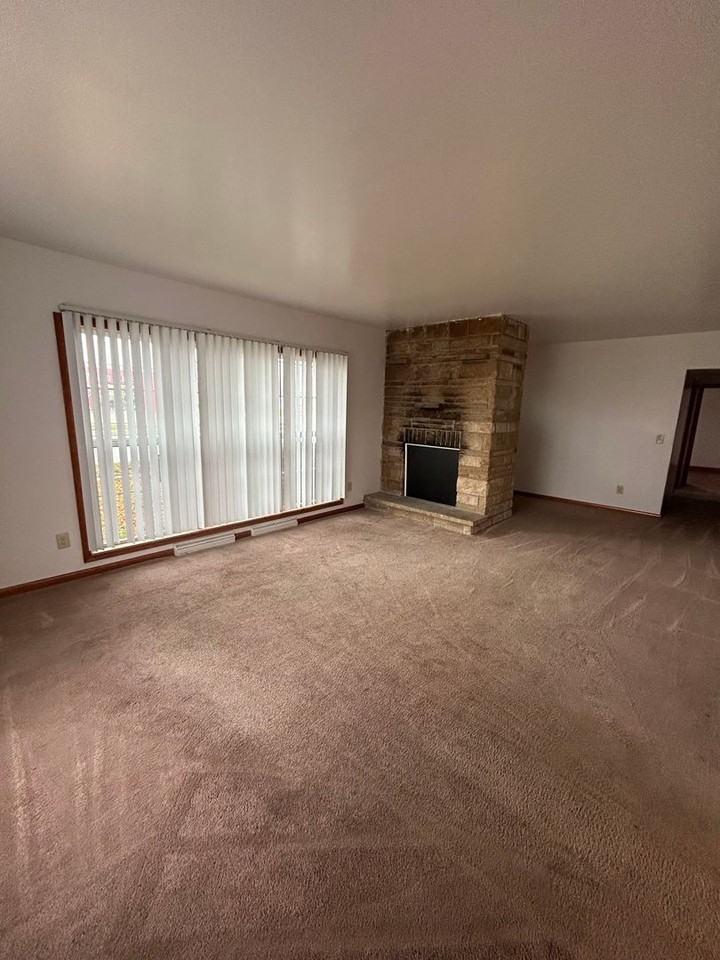 926 E Main St - Photo 4 of 13