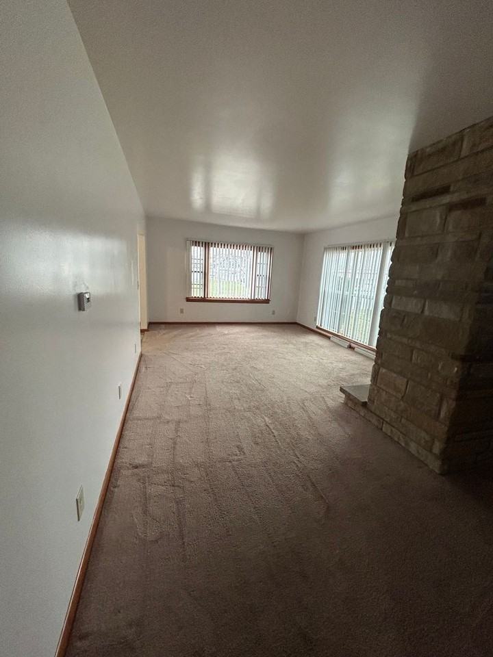 926 E Main St - Photo 5 of 13