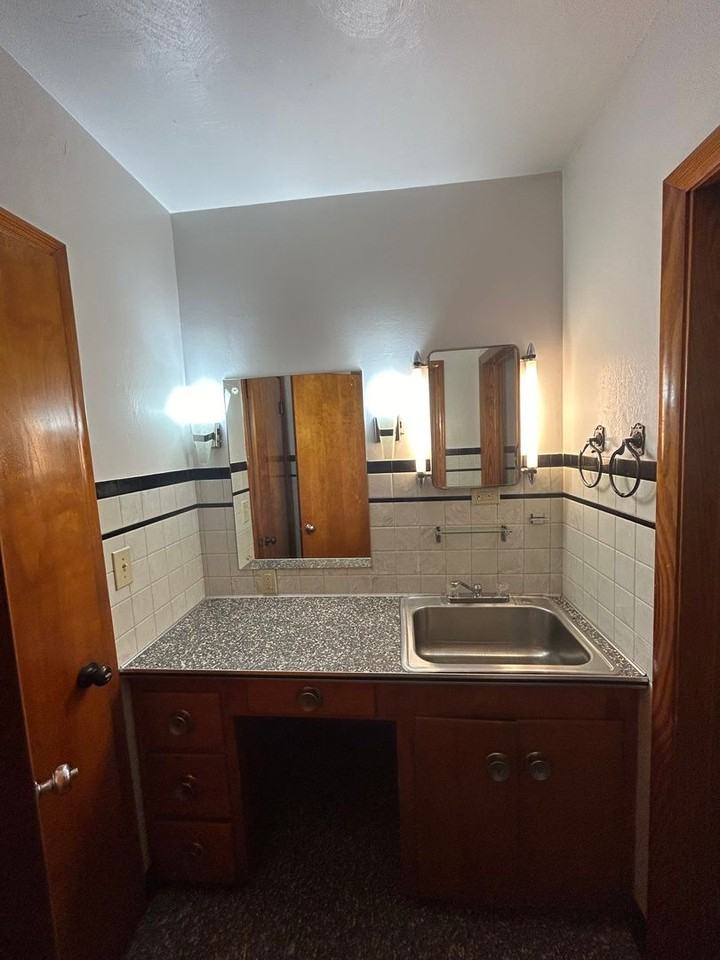 926 E Main St - Photo 7 of 13