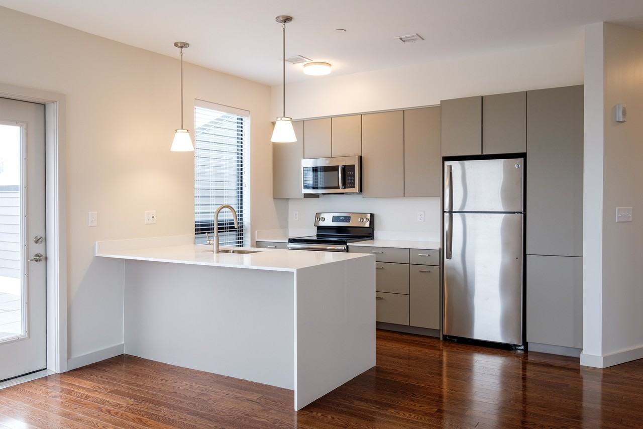 455 Harvard St #405 - Photo 6 of 16