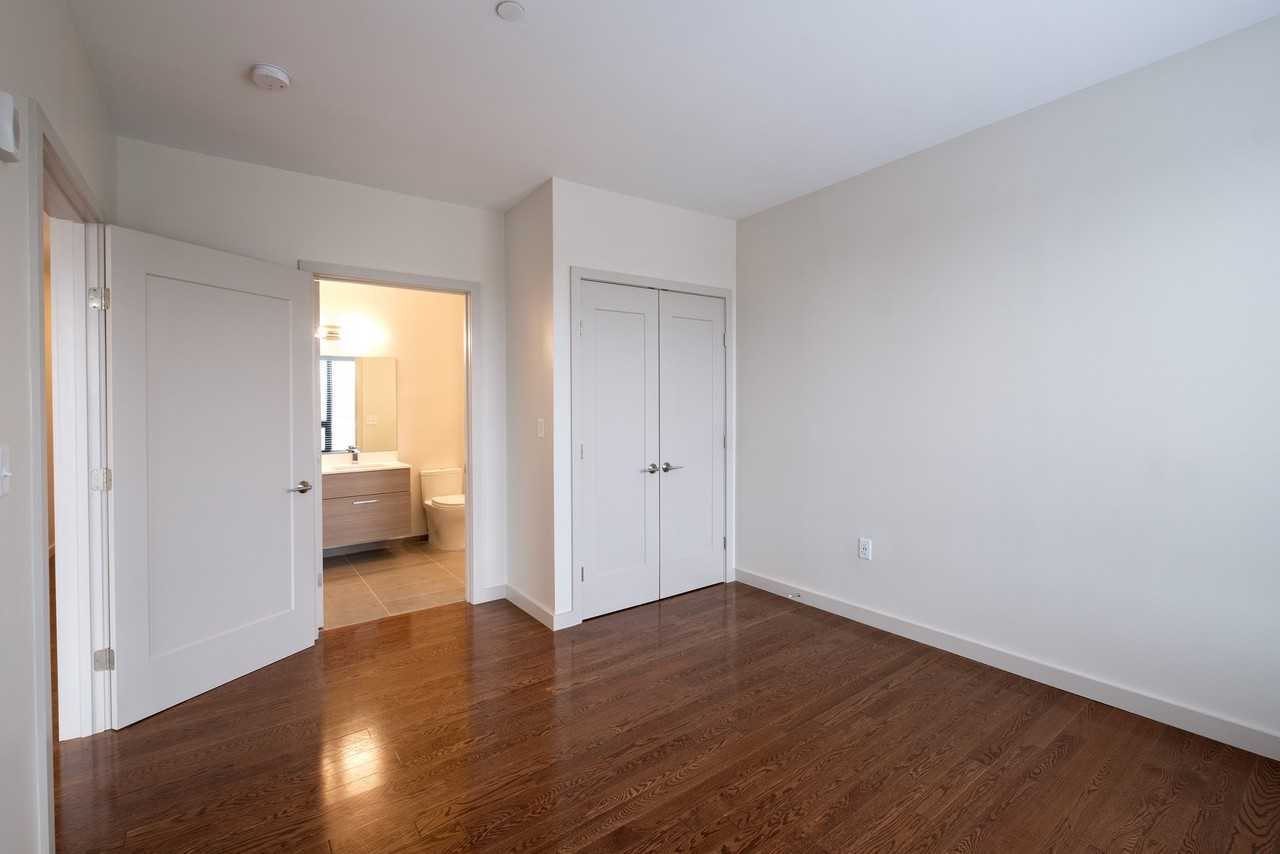 455 Harvard St #405 - Photo 7 of 16