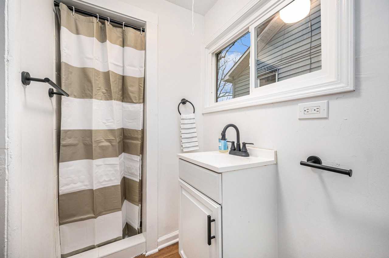 Euclid Ave - Photo 6 of 12