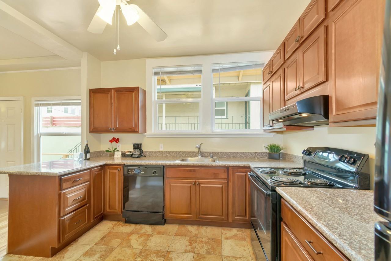 477 Stow Ave - Photo 3 of 12