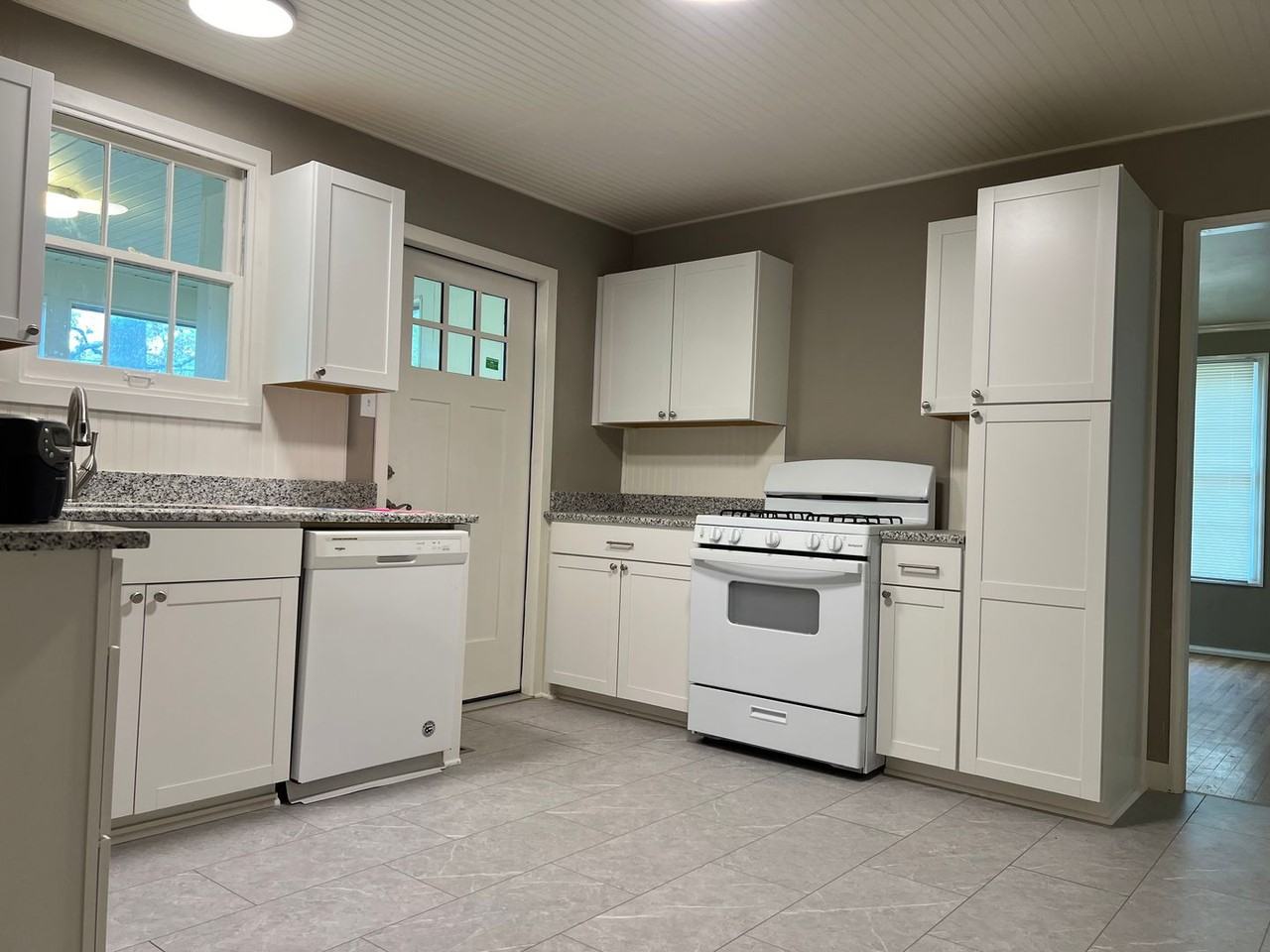 1400 S Taylor St - Photo 5 of 10