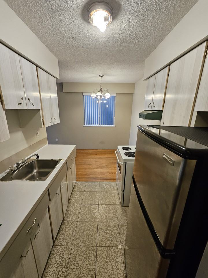 4657 Hastings Street - Photo 2 of 24