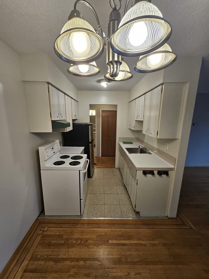 4657 Hastings Street - Photo 3 of 24