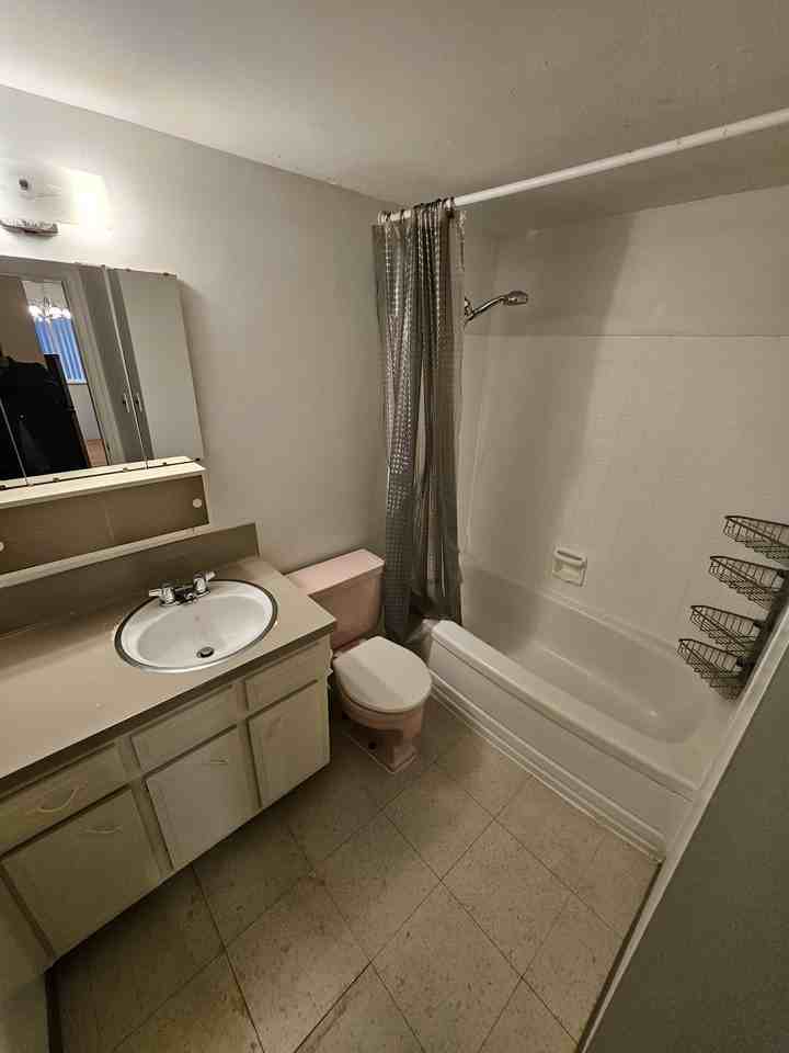 4657 Hastings Street - Photo 5 of 24