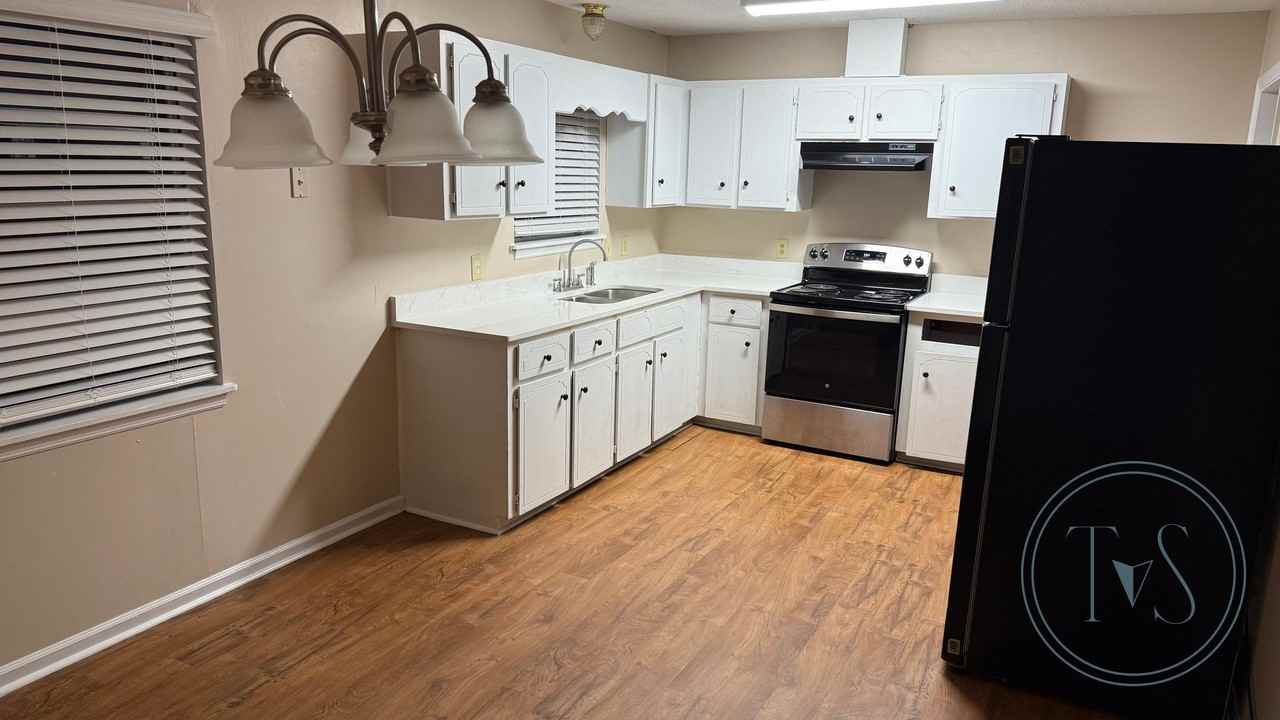 619 N Cypress St - Photo 3 of 15