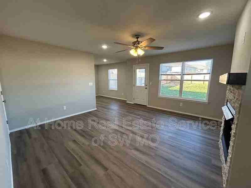 707 E Daniels St - Photo 2 of 15