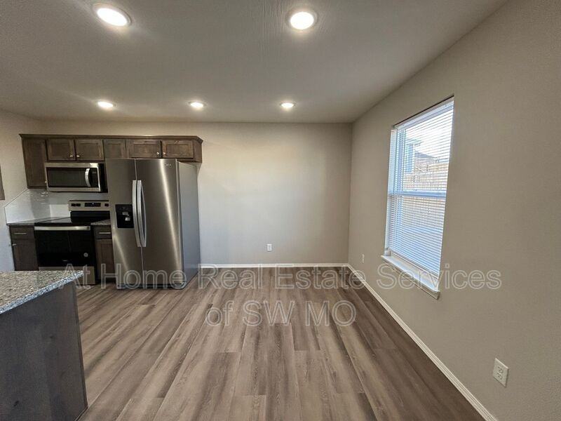 707 E Daniels St - Photo 3 of 15