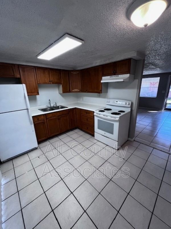 6330 Alaska Ave - Photo 2 of 10