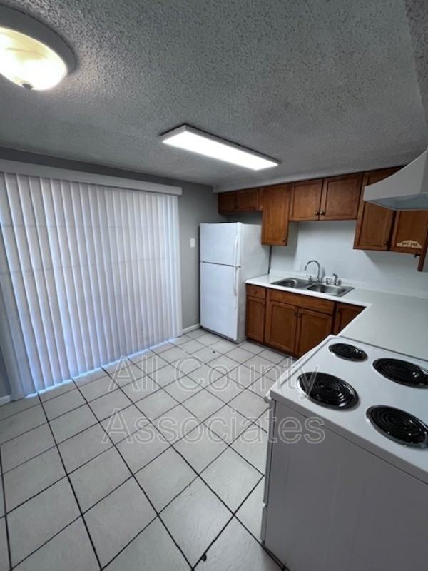 6330 Alaska Ave - Photo 3 of 10