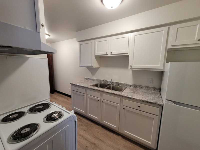 1138 E Walnut St - Photo 3 of 20