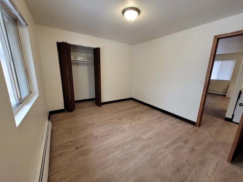 1138 E Walnut St - Photo 5 of 20