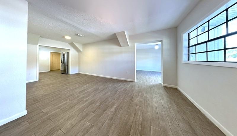 2928 W Elrod Ave - Photo 5 of 43