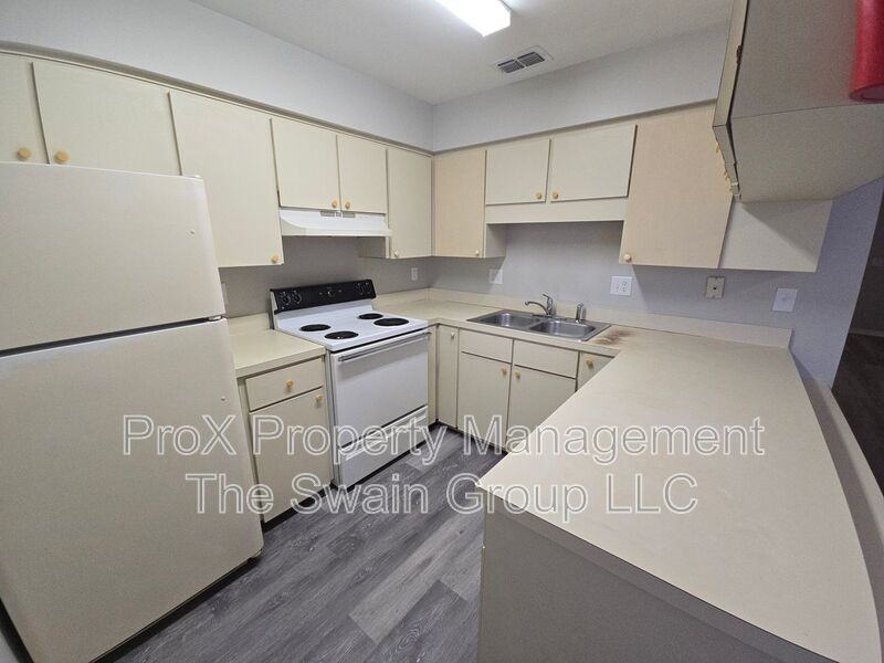 176 Rebecca Dr Ne - Photo 7 of 12