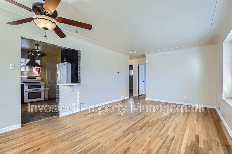 3267 Ivanhoe St - Photo 3 of 17