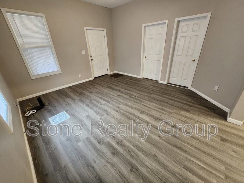 2424 Cleveland Ave - Photo 2 of 10