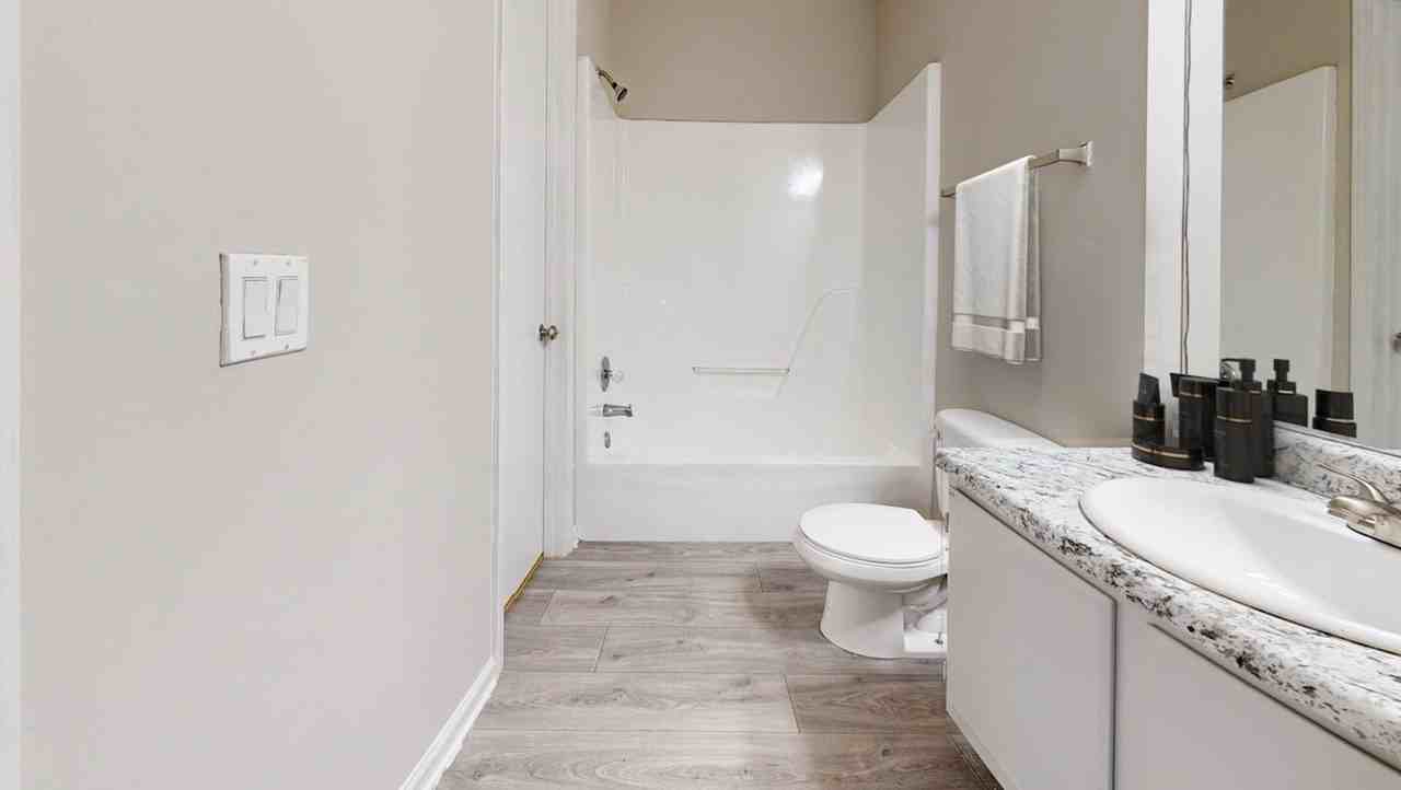 Valley Square Apartments - Photo 7 of 17