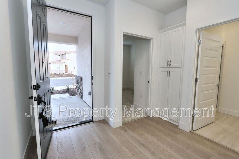 4364 Greenshank Cir - Photo 2 of 41