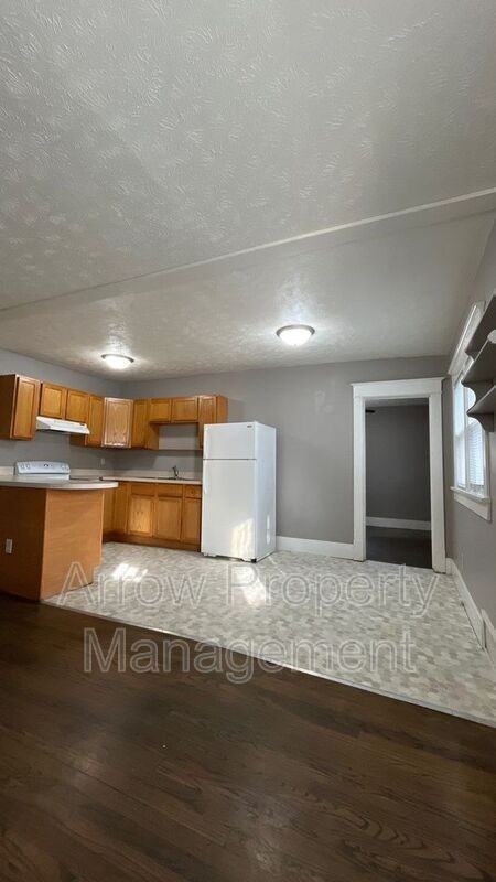 1112 Peach St - Photo 2 of 12