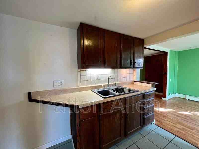 130 Edwin Pl #5 - Photo 3 of 16