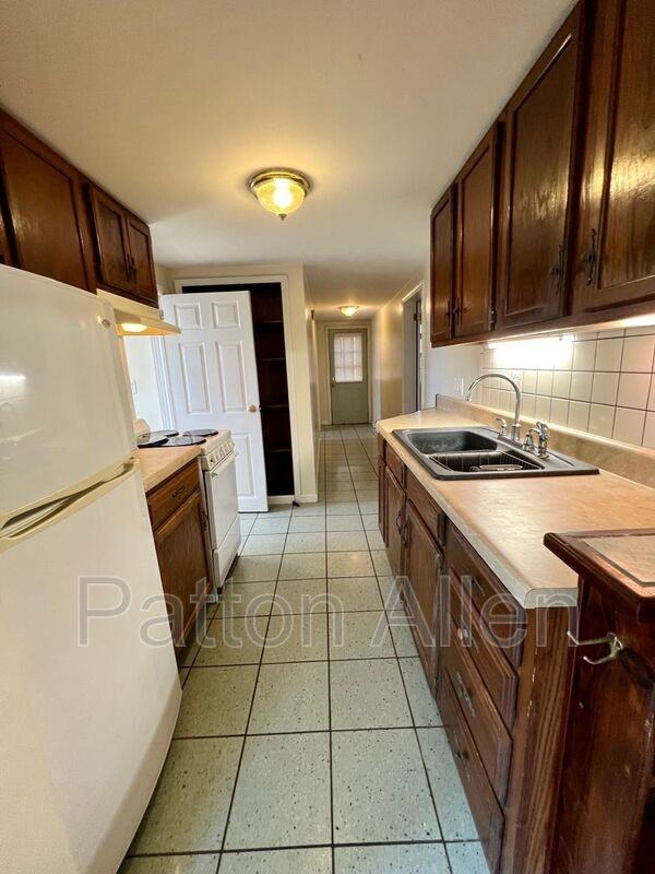 130 Edwin Pl #5 - Photo 4 of 16