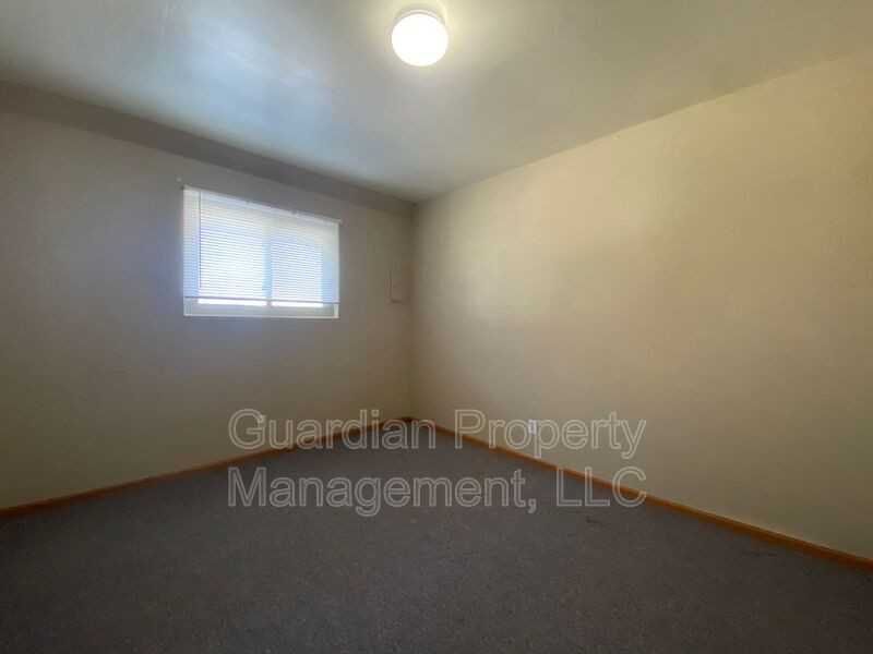 1001 N Buchanan St #4 - Photo 6 of 13