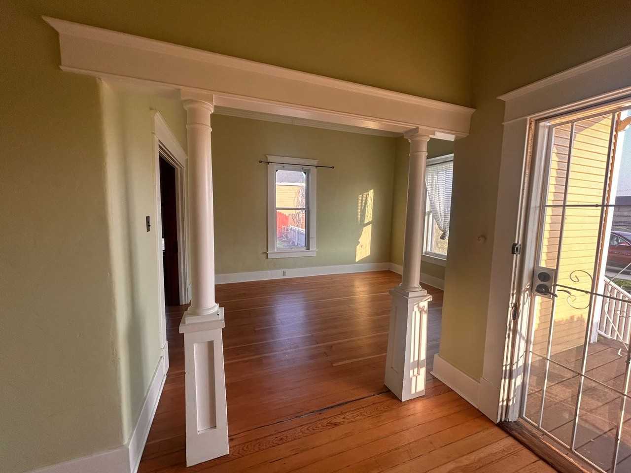 318 F St - Photo 3 of 18