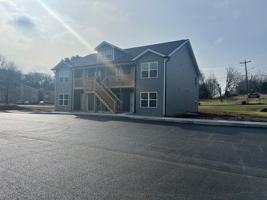 featured image of 923 W 9th St