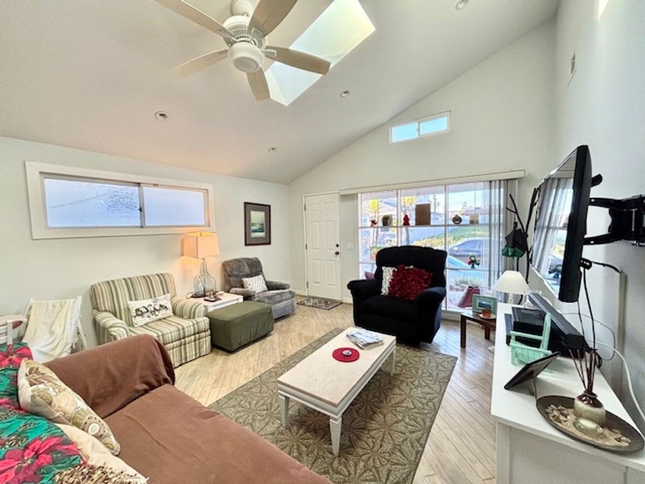 140 Los Angeles Ave - Photo 6 of 16