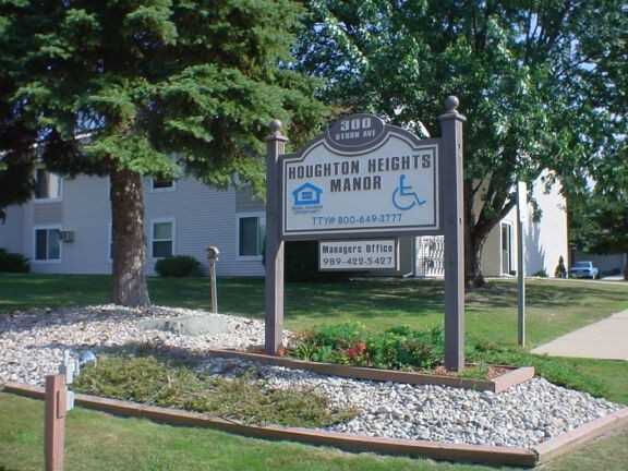 Houghton Heights Manor - Photo 2 of 11