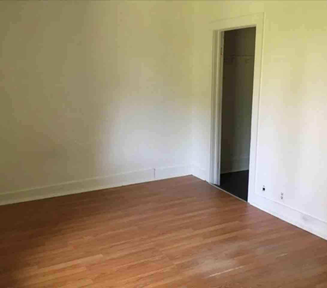 314 S Stewart Ave - Photo 4 of 17