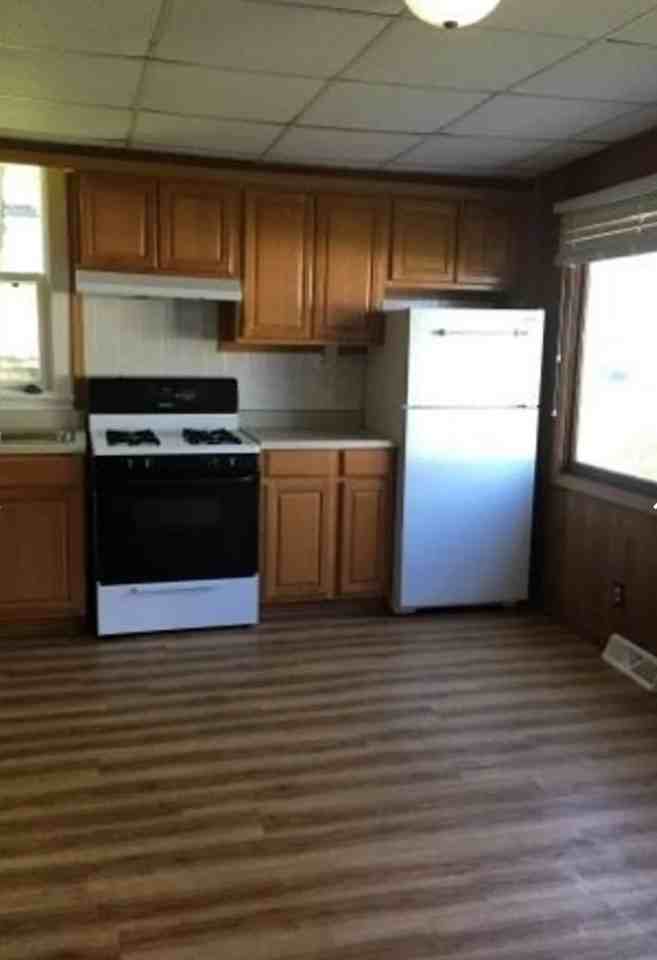 314 S Stewart Ave - Photo 5 of 17