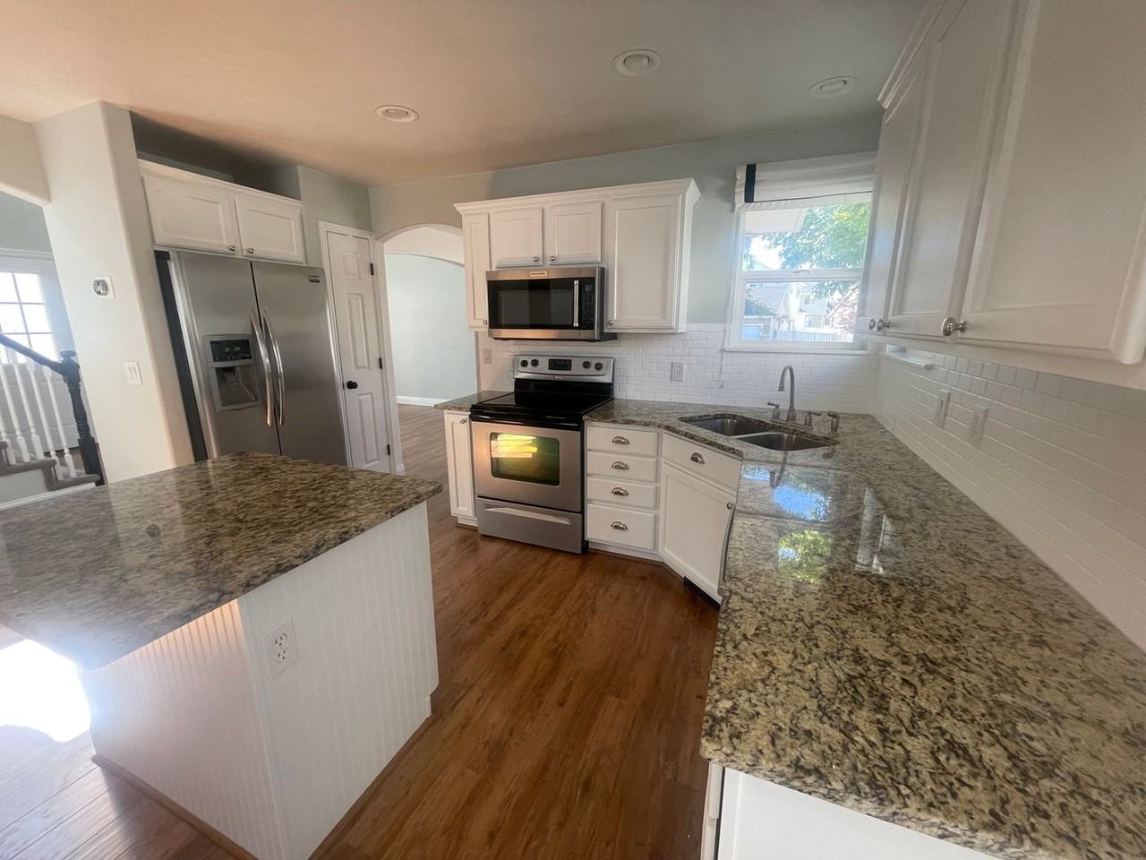 953 Kings Crossing Dr - Photo 2 of 21