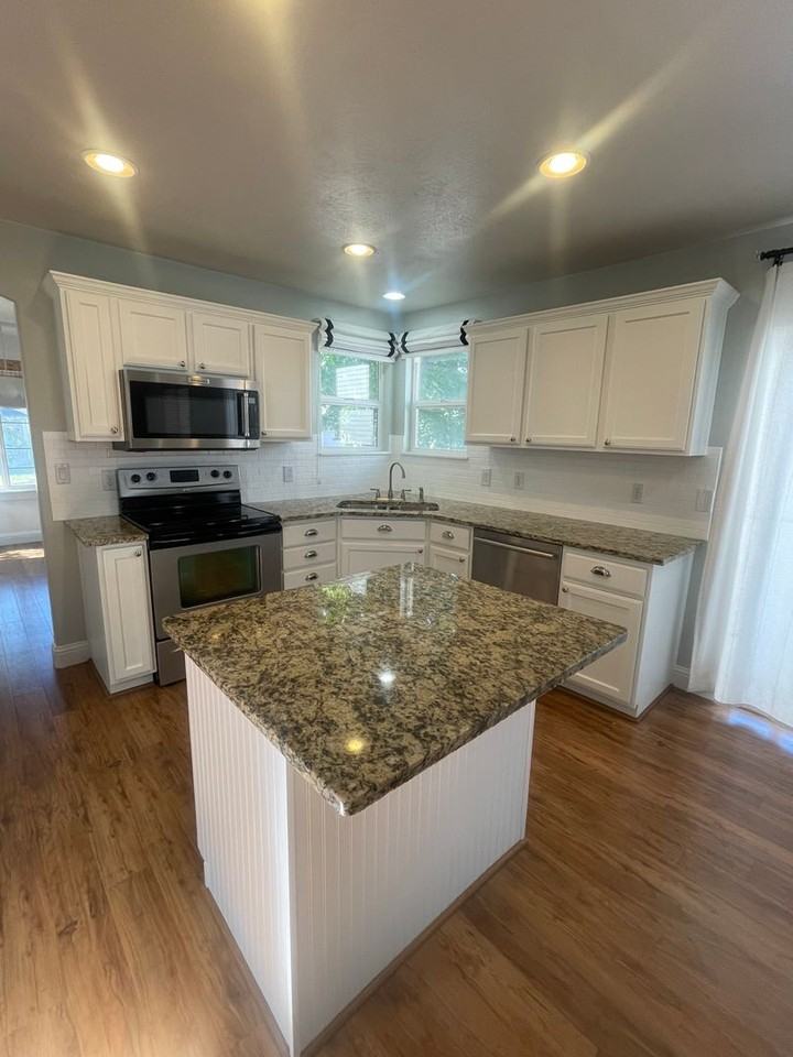 953 Kings Crossing Dr - Photo 3 of 21