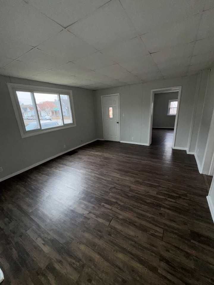 1120 N 2nd Ave - Photo 2 of 7