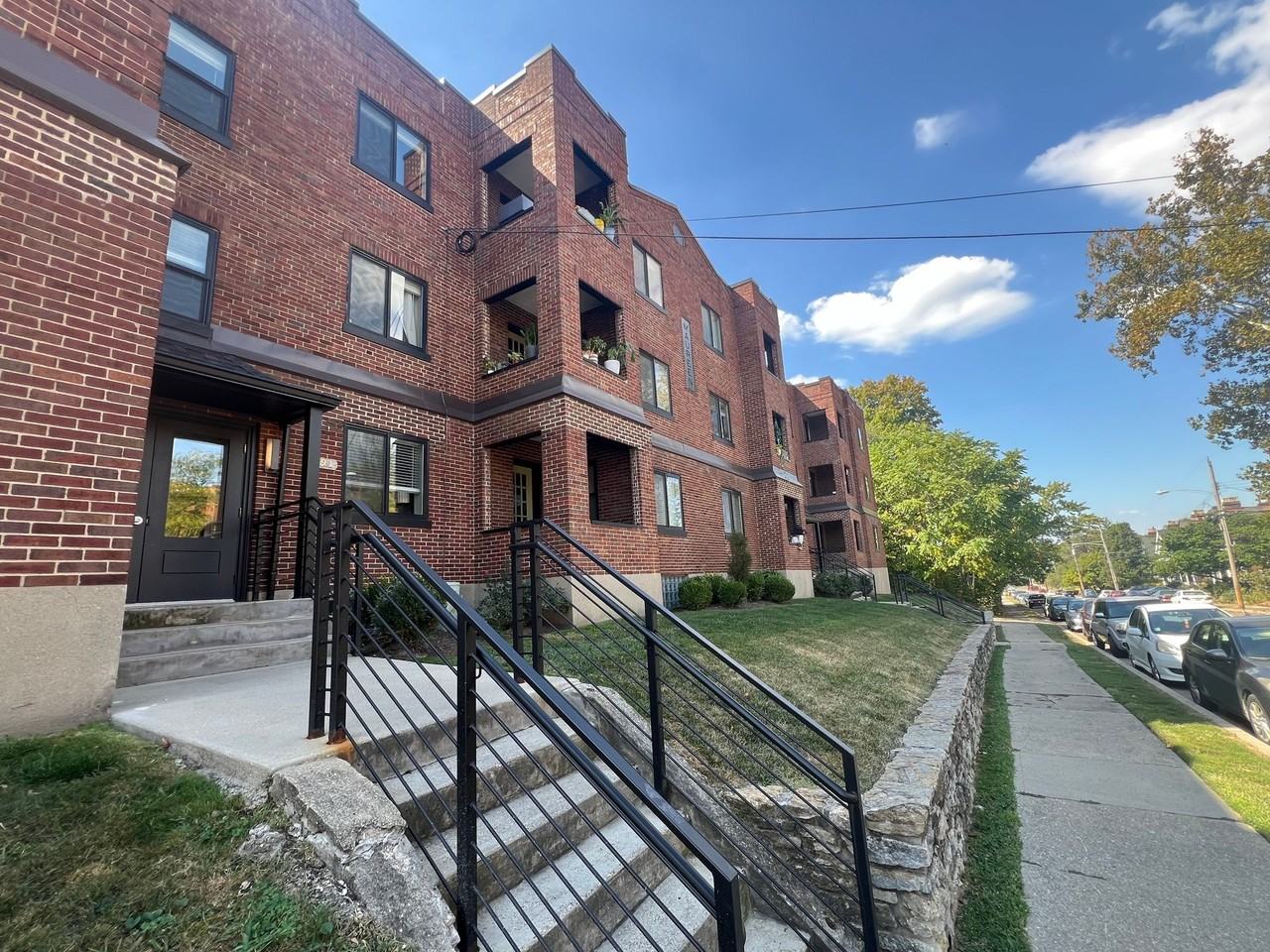 2621-2623 Woodburn Ave. - Photo 2 of 5