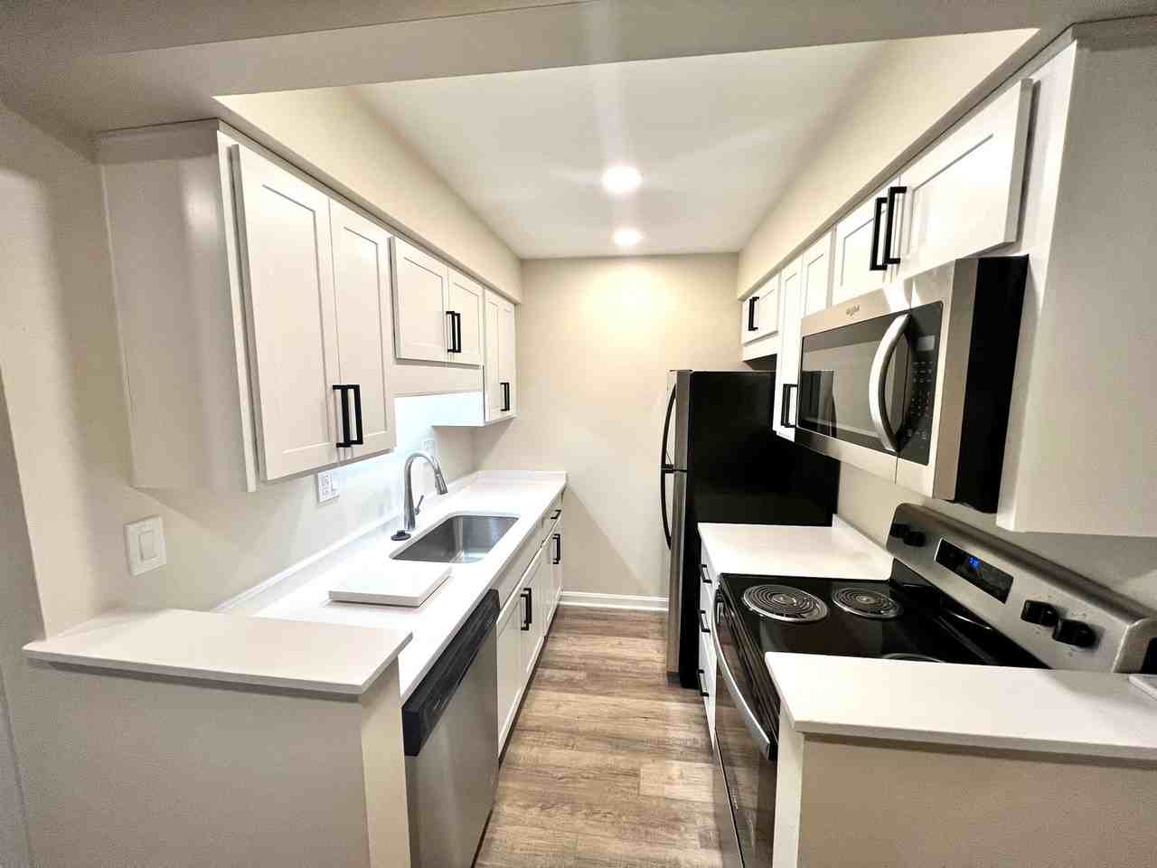 305 - 3039 West Liberty Avenue - Photo 6 of 36