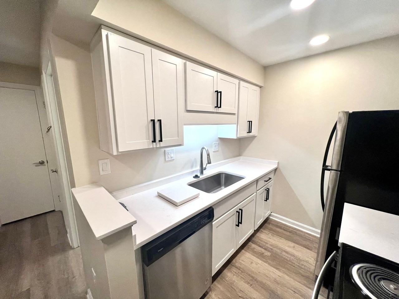 305 - 3039 West Liberty Avenue - Photo 7 of 36