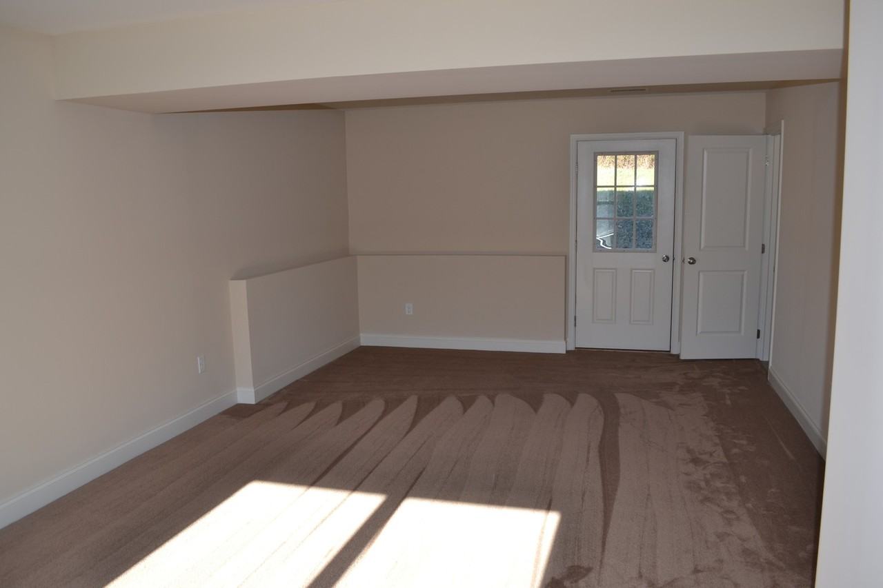 1355 Philip Ave - Photo 4 of 17