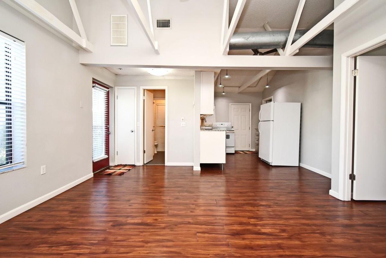 1222 Illinois St - Photo 3 of 23