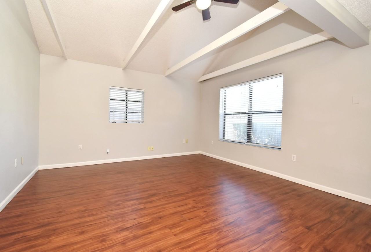 1222 Illinois St - Photo 5 of 23